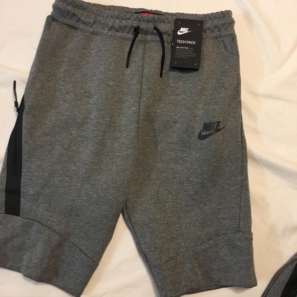 boys nike tech shorts